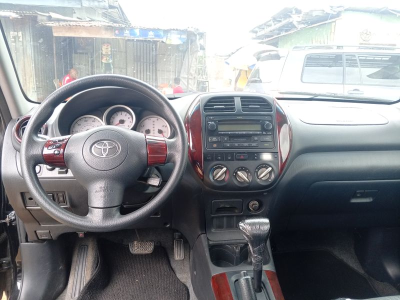 Thumbnail 4 of 2005 Toyota RAV4